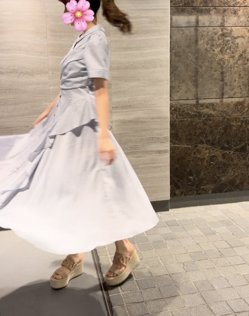 nora_gram922's tweet image. クルッと回った瞬間、恋したワンピ🫧🤍

HerliptoのStriped Asymmetrical Shirt Dress
ドレープが綺麗すぎて何回でも回りたくなる🧚🏻

牡丹桜が咲く日に着れてしあわせ🌸
#herlipto
#HERMES 
#大人可愛い