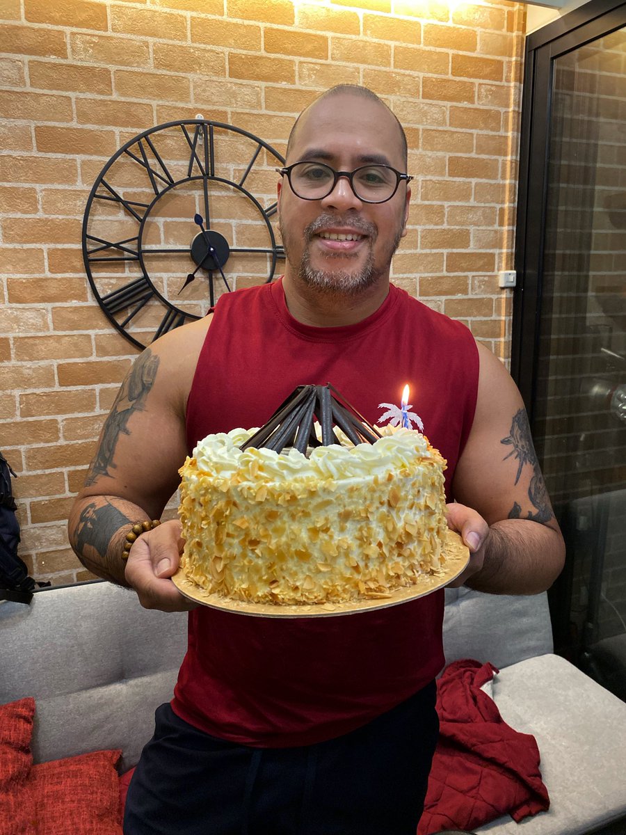 TheUnstoppableHuggernaut  tweet media