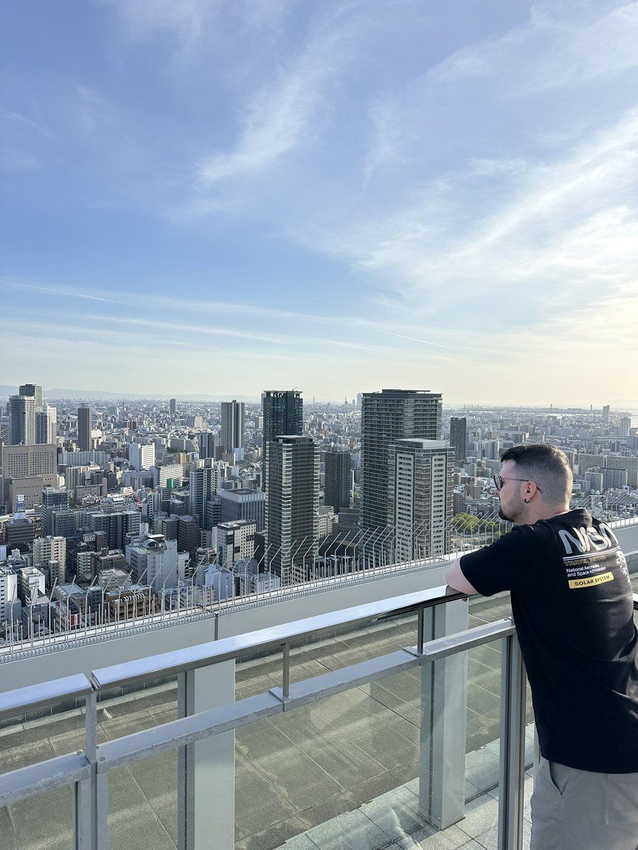 Tercer día completado: Nara y Umeda Sky Building.

En Nara había demasiados ciervos, todos súper amistosos. Aunque uno intentó comerse mi mochila.

Next stop: Kyoto