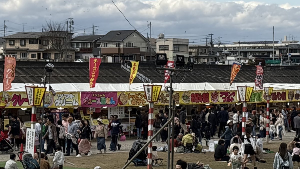 2002__mt's tweet photo. すっごく強風だった日🍃
今年もお花見出来て良かった〜⟡.· https://t.co/t5Uvpg2MBU