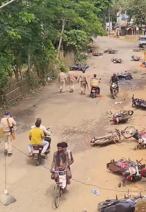 byomkesh_'s tweet image. Two days ago, questions were raised as to why such a large number of central forces were being deployed, today's this image serves as proof of precisely why central forces are necessary.

#WB
#WestBengal
#BengalElection