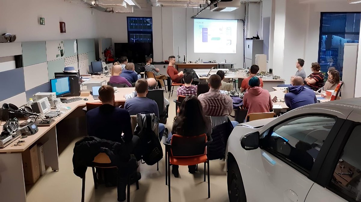 upbcampus's tweet image. #upbcampus #MeetOurLabs The Automotive Green Technologies Lab is coordinated by Prof. Lucian Perișoară and Prof. Mădălin Frunzete and operates in close #cooperation with the Faculty of Electronics, Telecommunications and Information Technology. If you’re interested, contact us!