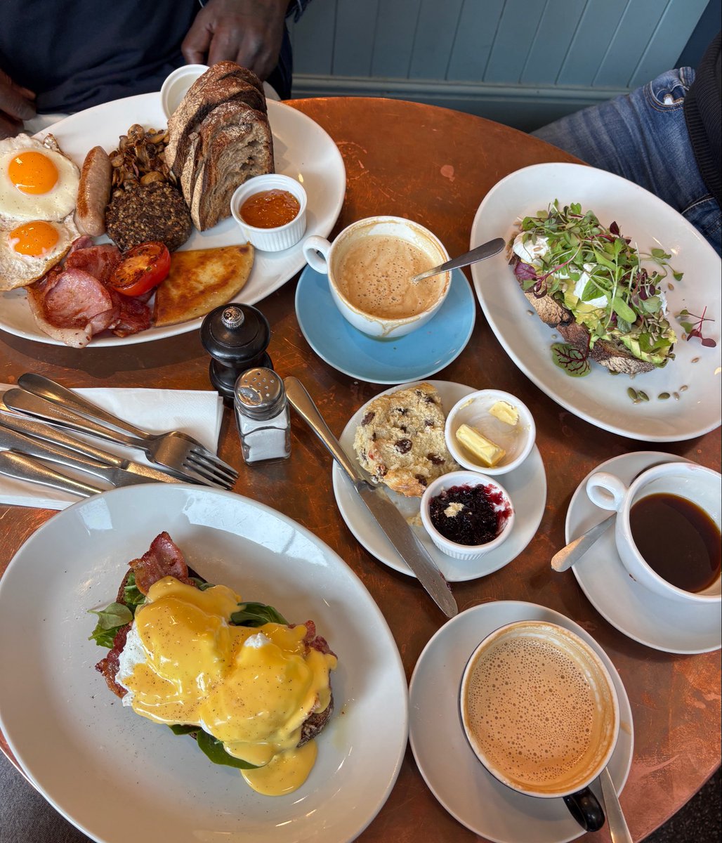 fwrosting's tweet image. #Brunch #Fam #Hungry #Squirt