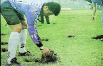 Ya lo hicieron una vez hace años porque son el antifutbol en su máxima expresión. 

Saben que en cancha le pasábamos el trapo nuevamente y orquestaron el caos, fueron con un libreto, sin entradas, a atropellar y que pase lo que pasó. 

Porque su esencia siempre fue esa.