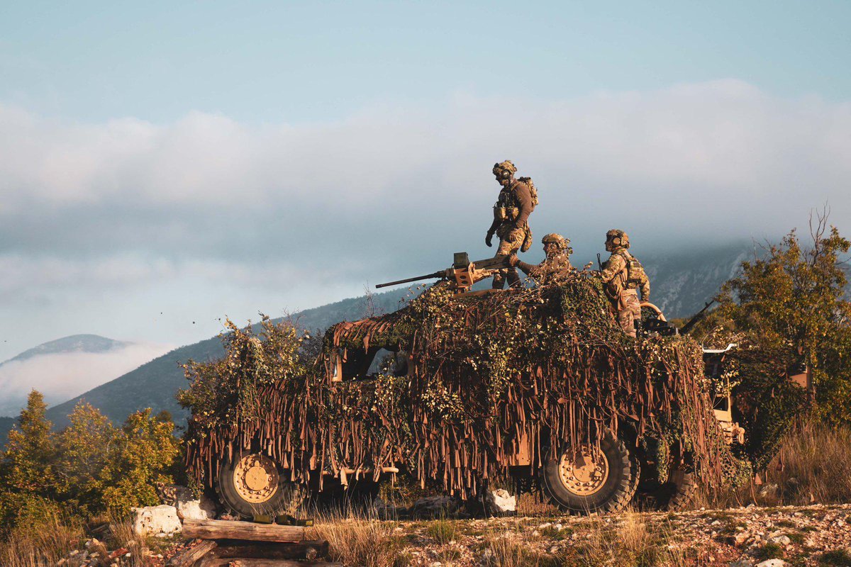 manu_golla's tweet photo. Lo importante que es el camuflaje
Vamtac 🇪🇸 con camuflaje de circunstancias y sherpa 🇫🇷 y unimog 🇧🇪 con red de enmascaramiento. https://t.co/if6TpXklm8
