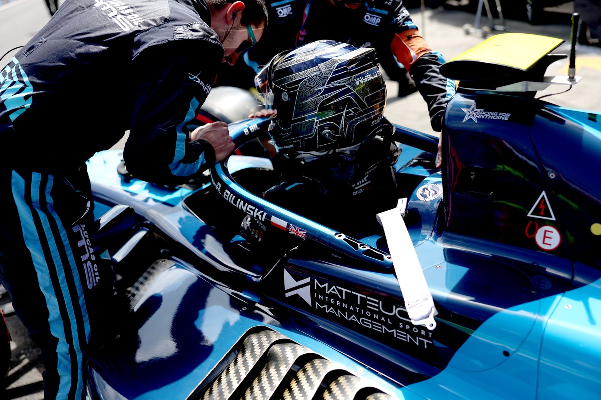 Formula2's tweet image. Race mode 🔜

Nearly time to suit up and climb in again ⏰👔

#F2 #RoadToF1