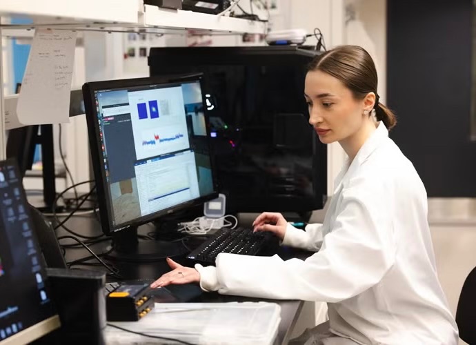 DrLaschowski's tweet image. Meet Sofiya Zbaranska, a neuroscience PhD student in our lab developing new brain-inspired machine learning algorithms. 

#neuroscience #AI @Comp_NeuroLab