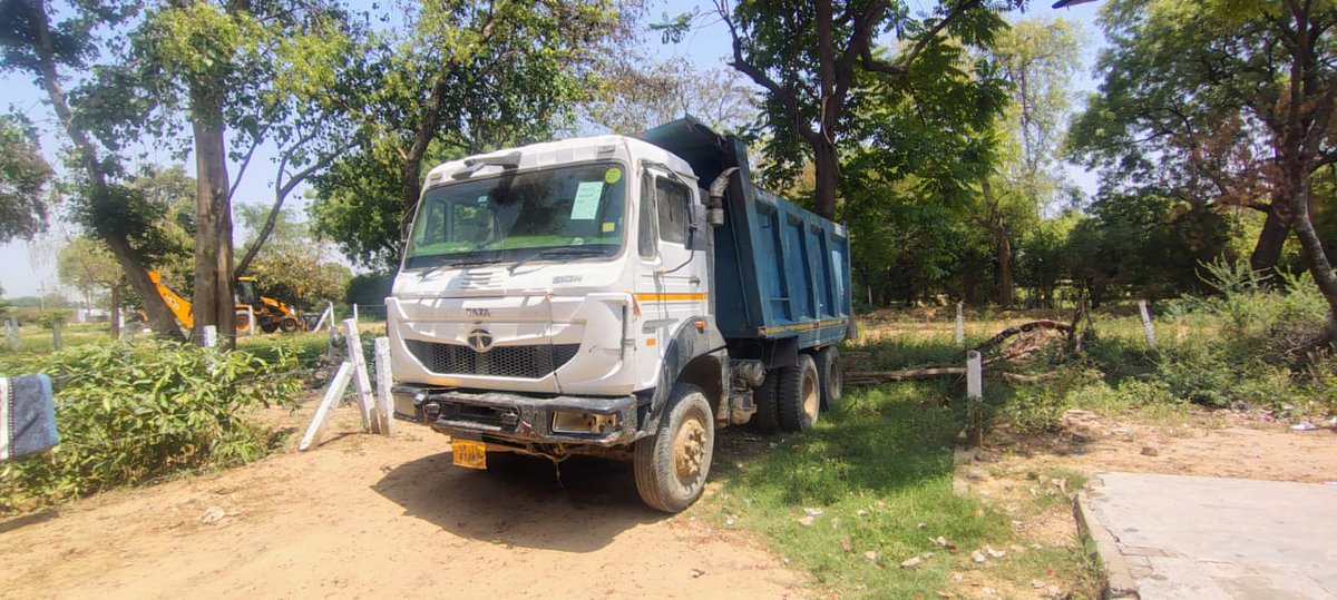 etawahpolice's tweet image. #Etawahpolice
#GoodWork 
वन ब्लाक में अवैध मिट्टी का खनन करने वाले 01 हिस्ट्रीशीटर अभियुक्त सहित कुल 02 अभियुक्तों को इटावा पुलिस द्वारा किया गया गिरफ्तार ।
SSP इटावा के निर्देशन में थाना चौबिया पुलिस द्वारा की गयी कार्यवाही ।