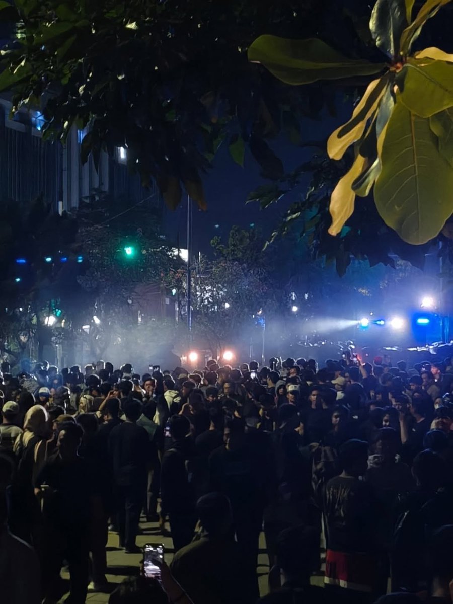 𝕸𝖔𝖓𝖎𝖈𝖆 ᴼᶠᶠⁱᶜⁱᵃˡ tweet media