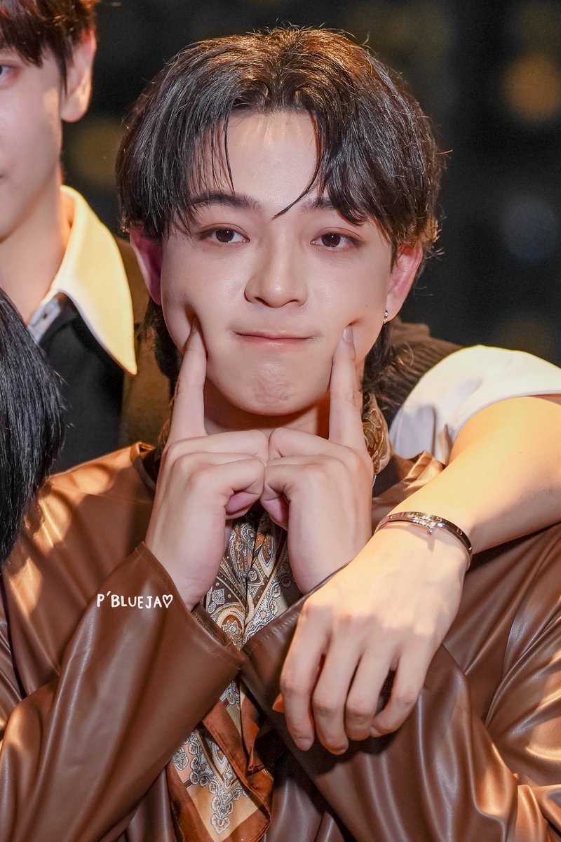 💙💛 𝗯𝗹𝘂𝗲𝗯𝗼𝘀𝗹𝗲𝘆 💛💙 tweet media