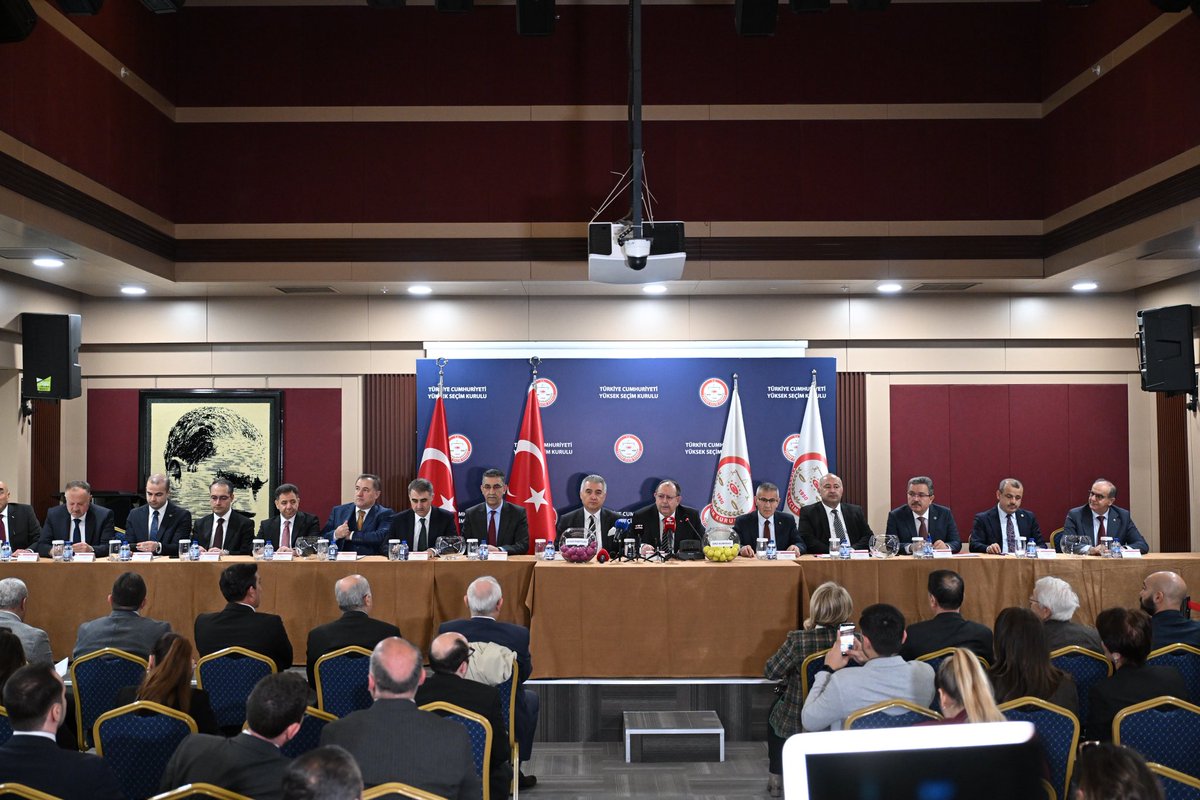 anahtarparti's tweet photo. Tokat, Gümüşhane ve Nevşehir’de belde statüsü kazanan 6 yerleşim yerinde, 7 Haziran 2026 Pazar günü gerçekleştirilecek ara seçimler için Yüksek Seçim Kurulu’nda kura çekimi yapıldı. Kura çekimine partimizi temsilen Seçim İşleri Başkanımız Sayın Hatice Ceren Yılmaz katıldı.

27 siyasi partinin yer alacağı seçim pusulasında Anahtar Parti 17. sırada yer alacak.