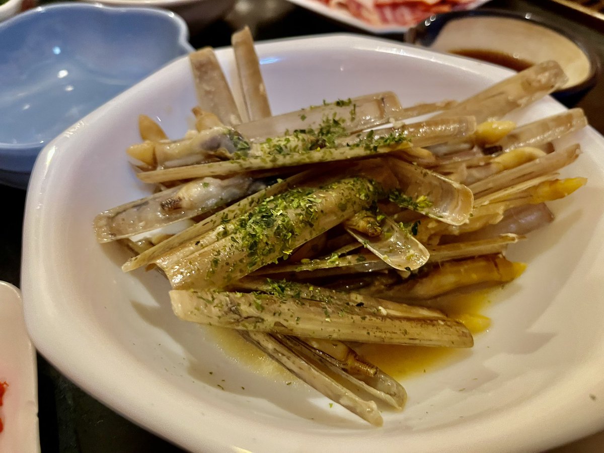 nagimaru_5's tweet image. 今宵は先輩のお店にて、先輩自ら潮干狩りで獲ってきた #マテ貝 をアテに #乾杯🍻
定番の #もんじゃ は #明太子もんじゃ❣️これは鉄板ですね💦
〆は写真には無いけど、マテ貝の出汁が効いたカレー🍛に #タンタンメン 😋👍
めちゃ辛いカレー🍛にタンタンメン最高に美味しかった😆
今宵もご馳走様でした😋