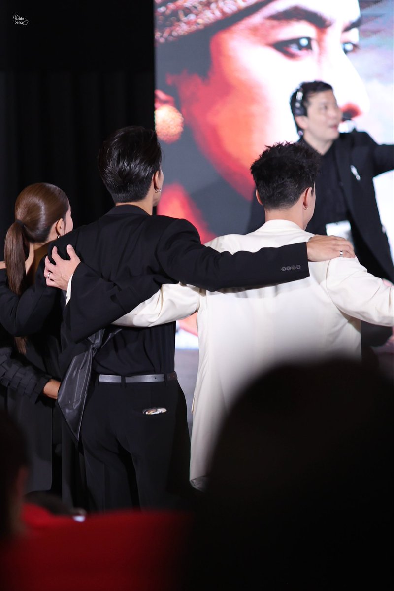 ☁️` 📸 tweet media