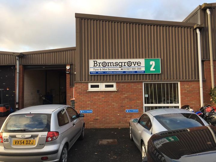 Brake Inspection
Squeaky or spongy brakes? It’s time for an inspection. Book with us at bromsgrovetyreandmotservices.co.uk #BrakeSafety