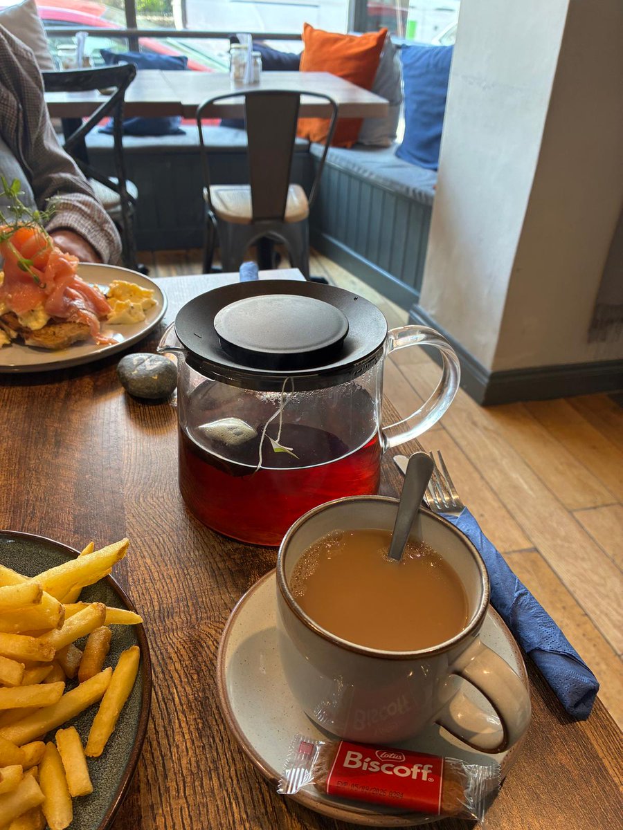 CHNursinghome's tweet image. A well-earned lunch after Paul's appointment this morning 🍳 He went for scrambled eggs and smoked salmon on toast, and, as you can see, he has absolutely no regrets. A big pot of tea on the side made it complete.

#frome #somerset #caring #responsive