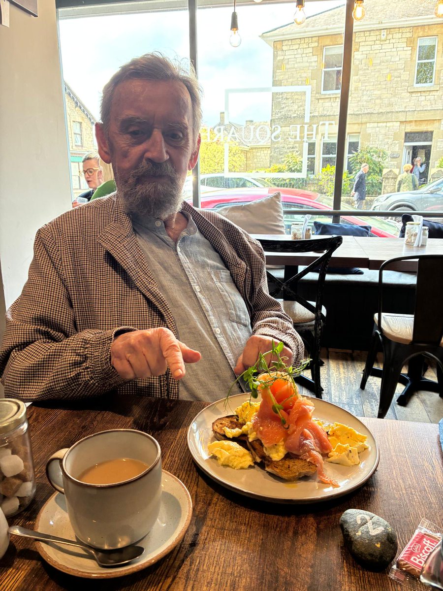 CHNursinghome's tweet image. A well-earned lunch after Paul's appointment this morning 🍳 He went for scrambled eggs and smoked salmon on toast, and, as you can see, he has absolutely no regrets. A big pot of tea on the side made it complete.

#frome #somerset #caring #responsive
