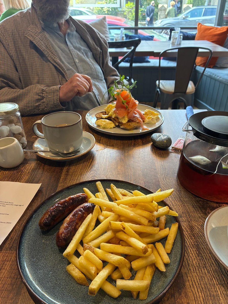 CHNursinghome's tweet image. A well-earned lunch after Paul's appointment this morning 🍳 He went for scrambled eggs and smoked salmon on toast, and, as you can see, he has absolutely no regrets. A big pot of tea on the side made it complete.

#frome #somerset #caring #responsive