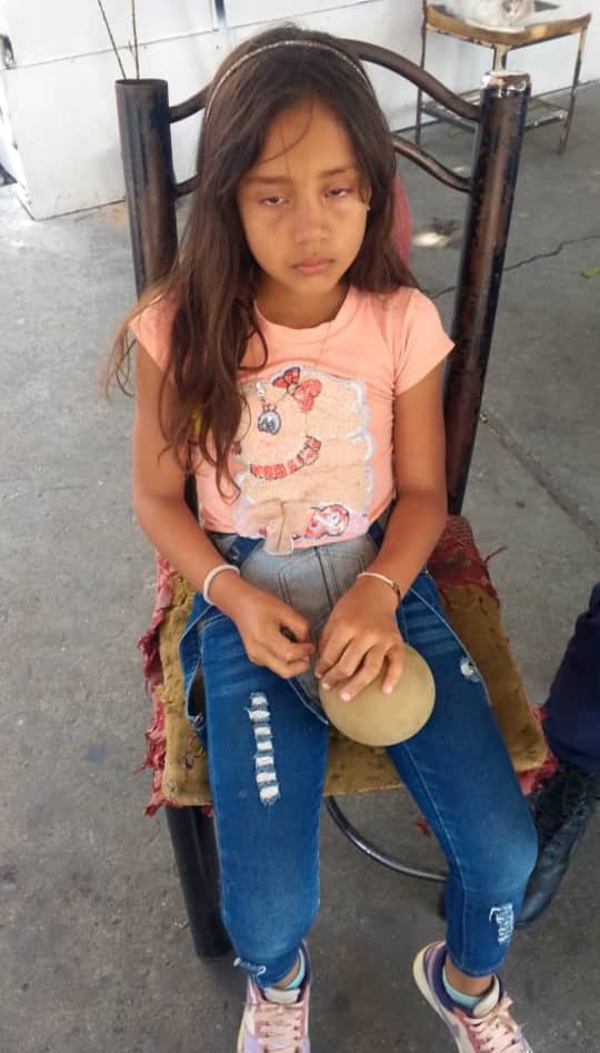 #URGENTE_COMPARTAN 
Esta niña se la consiguió un señor, la llevó al módulo policial RUPERTO LUGO donde se encuentra actualmente. Ella se lla YANEIDY ALEJO. Ayuden a difundir esta foto para que puedan localizar a sus padres o representantes por favor, agradecemos su cooperación.