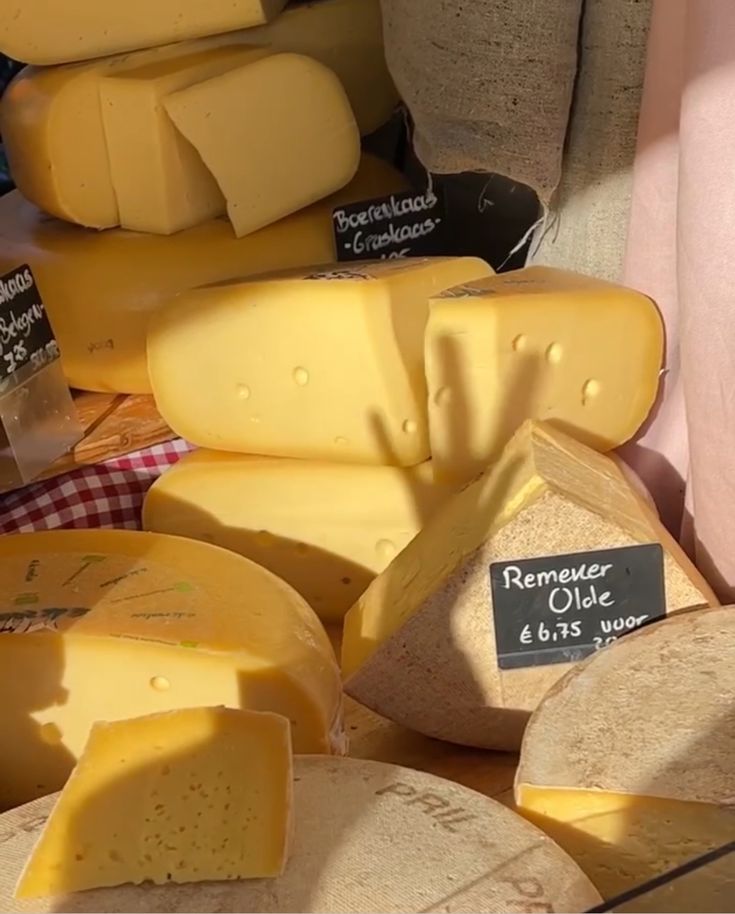 bilbilbites's tweet image. ᘛ⁐̤ᕐᐷ🧀  CHEESE FOOD POLL
#Cheese #Dairy #FoodPoll