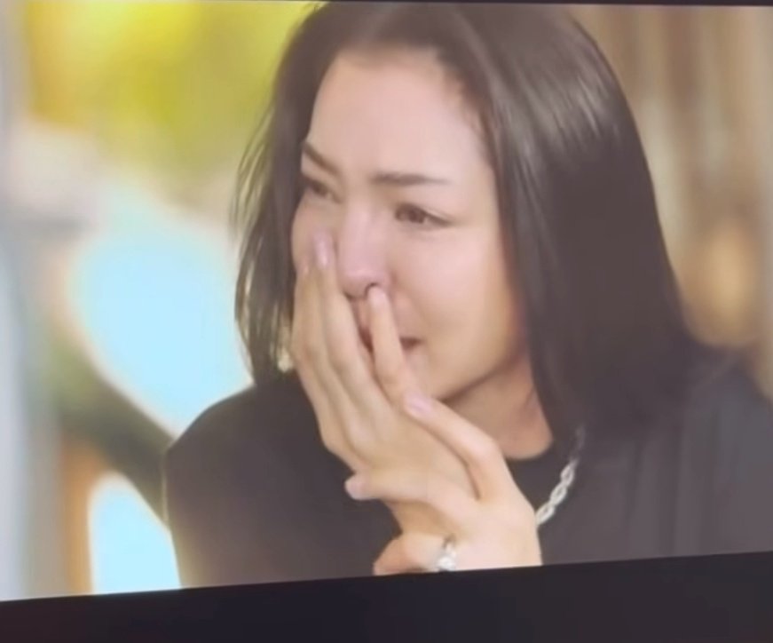 im_myouison2's tweet image. You know why Lalin was too calm? Because she's telling Arisa that she knows everything, but she truly loves her and wants to spend her remaining days with the person she loves. She's sick and there's no cure...

Okay, bye. 

#BrokenOfLoveTheSeries 
#FayePeraya #AtomPariya