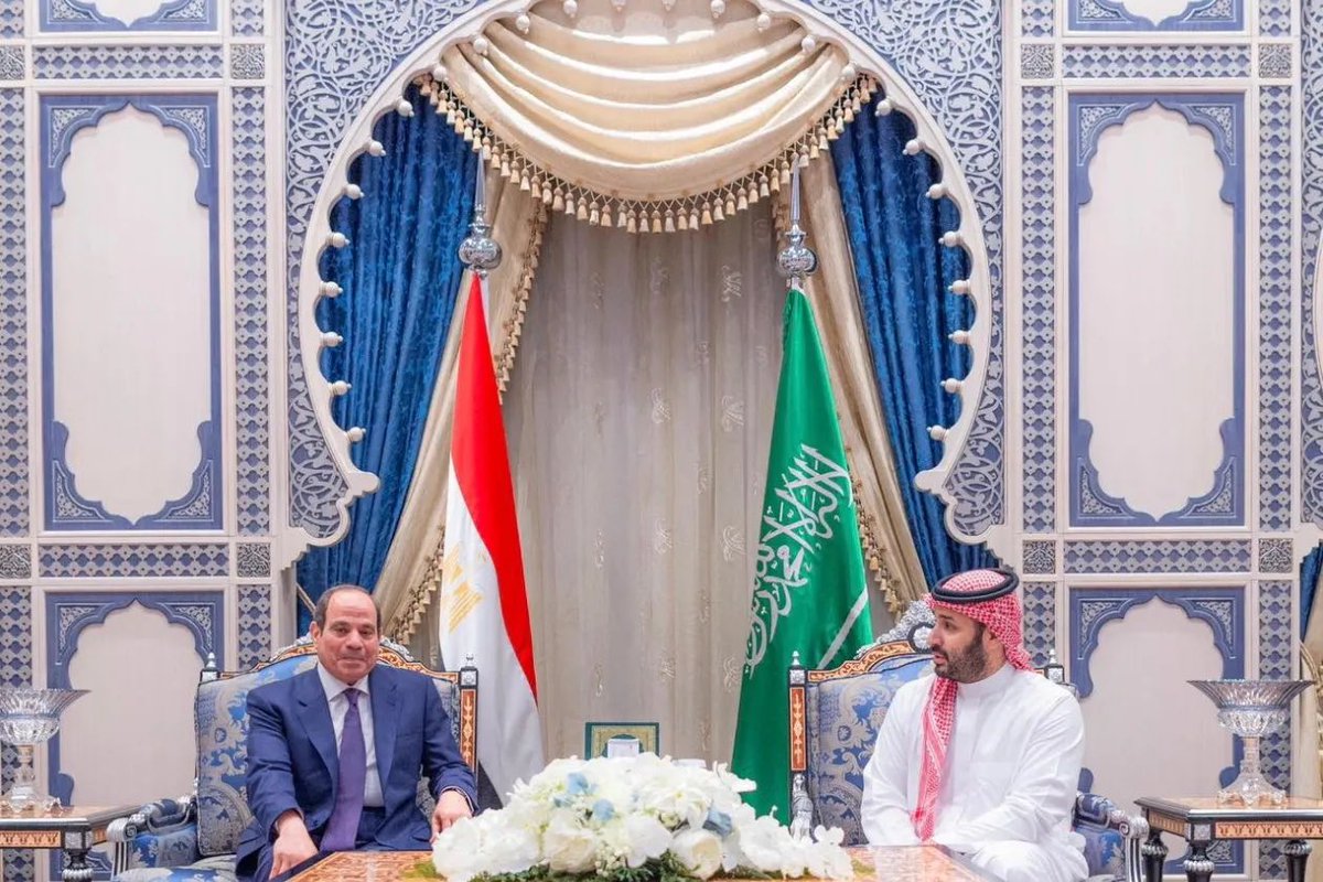 مجلة Foreign Affairs:
"حرب إيران غيرت ميزان القوى في الخليج—وأعادت تشكيل حسابات #السعودية"

أهم ما ورد:

📍على مدى 6 أسابيع من الحرب بين إيران وإسرائيل والولايات المتحدة، أثار ضبط النفس الذي أبدته المملكة العربية السعودية حيرة بعض المراقبين. فقد امتنعت عن الرد المباشر على الضربات