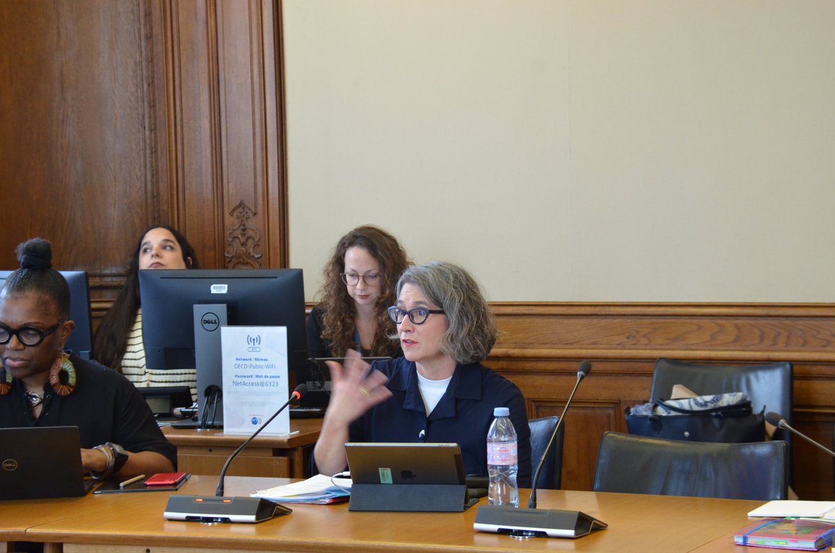 OECD_local's tweet photo. 🤝At yesterday’s @OECD workshop on rural-urban connections, we built on lessons from the Latin American Rural Development Conference.

🔹 Measure linkages beyond borders
🔹 Align value creation &amp; capture
🔹 Use #AI &amp; innovation to connect places

🔗https://t.co/qSAd6JmMQz https://t.co/MZD64XxDMO