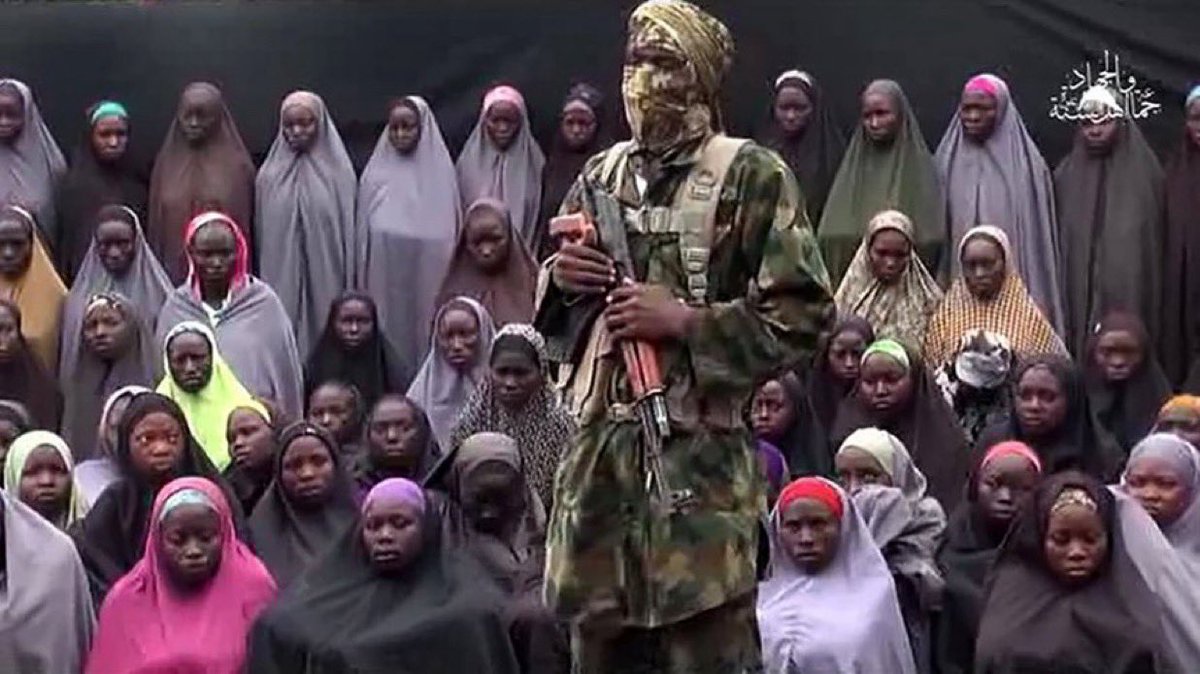 OurFavOnlineDoc's tweet image. IMPORTANT NEWS🚨: 
Boko Haram has given the government 72 hours to pay £2.7million. They are threatening a mass slaughter of 400 women and children which they kidnapped in Ngoshe, Borno State, if the Govt fails to pay the money. They dared the Nigerian Army not to try any rescue.