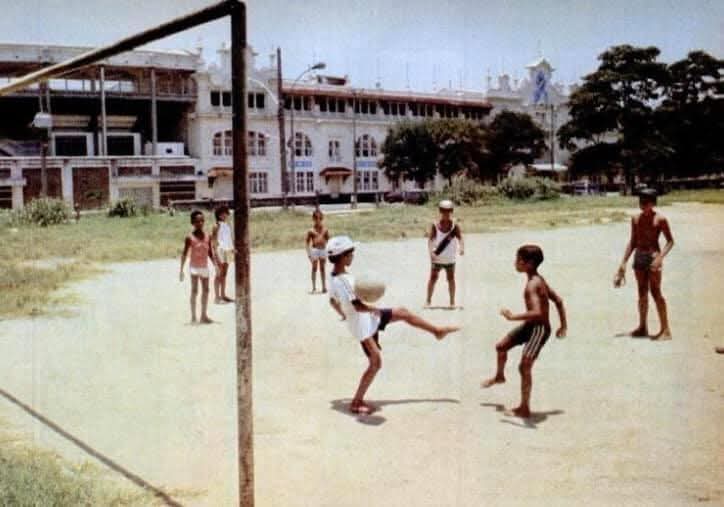 São Januário faz 99 anos!!  
Não é só concreto, é  resistência. 
Erguido pelas mãos dos nossos quando nos negavam tudo. Foi a maior demonstração de amor do torcedor Vascaíno e virou símbolo de um povo que nunca se curvou.

Palco da promulgação das leis trabalhistas, de finais de