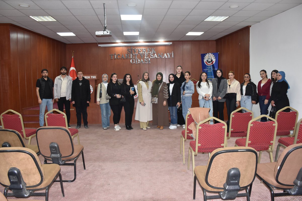 siverek_tso's tweet photo. Odamız konferans Salonunda Harran Ünv Öğrencileri ile birlikte Ticaret Odalarının Ticaretteki Önemi Hakkında eğitim düzenlendi.Eğitimde Ticaret Odaların Ticaretteki Önemli rolleri anlatılırken eğitime katılan genç öğrencilerin ticarette daha aktif rol almaları özendirildi https://t.co/AEyNTJWh0r