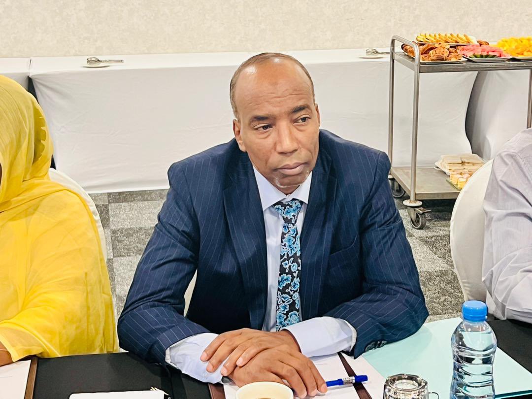 cndhdjibouti1's tweet photo. Formation interne de la CNDH 

Dans le cadre du renforcement de ses capacités, la Commission Nationale des Droits de l’Homme a organisé ce matin une formation interne qui se poursuivra sur trois jours dédiée aux politiques publiques et aux droits humains, au profit de ses commissaires, de son personnel ainsi que de parlementaires.

Cette initiative s’inscrit dans une dynamique de consolidation institutionnelle, visant à approfondir la compréhension et l’intégration des droits fondamentaux dans l’élaboration, la mise en œuvre et le suivi des politiques publiques.

À travers cette formation, les participants ont pu renforcer leurs connaissances sur les mécanismes de gouvernance, les cadres juridiques et les approches favorisant une meilleure prise en compte des droits des citoyens.

Ce programme a été réalisé avec l’appui de l’Union européenne, témoignant du partenariat solide entre Djibouti et ses partenaires internationaux.