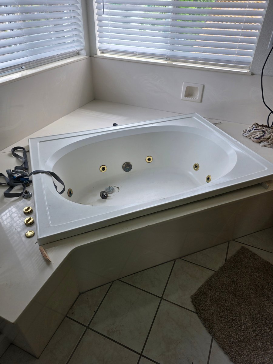 jr91668's tweet photo. We upgraded a client's master shower with a sleek new trim using a Price Pfister kit. We also replaced an old jacuzzi tub with a modern soaker tub, complete with a Roman valve sprayer. #BathroomRevamp #HomeImprovement https://t.co/praqTk6qXp