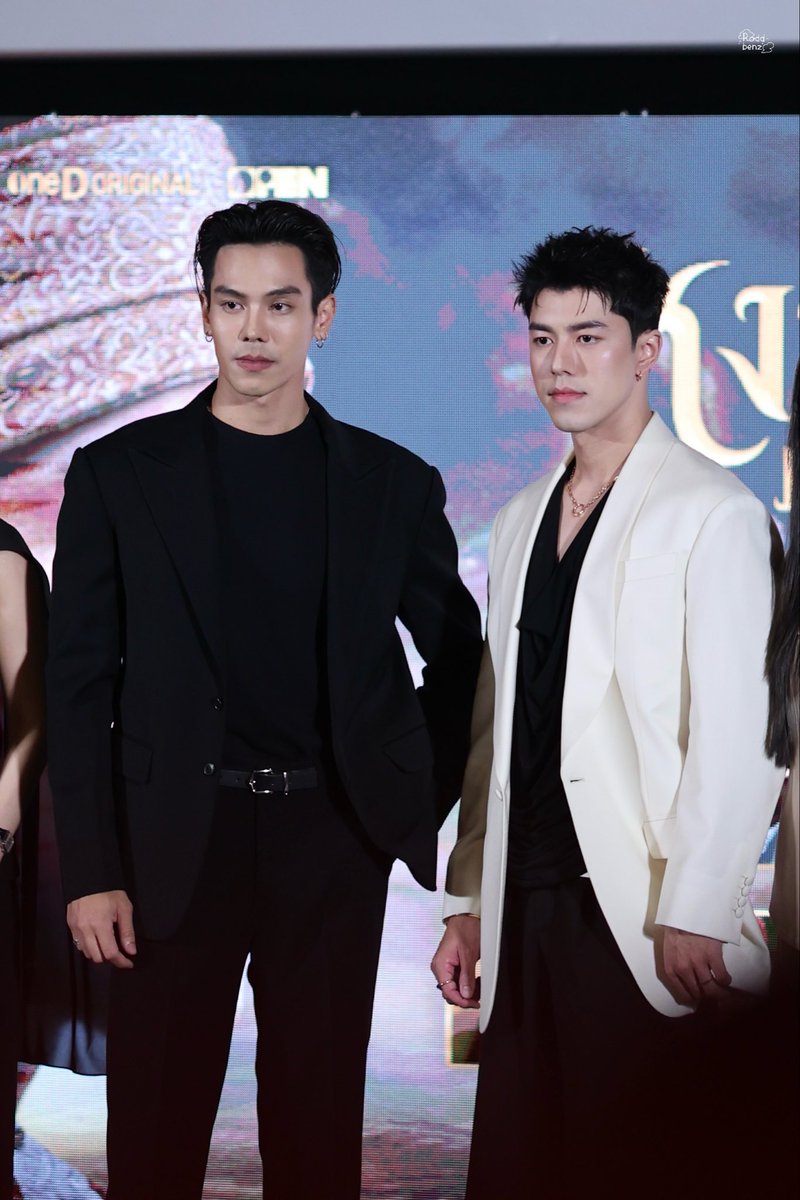 _roddbenz's tweet photo. หล่อโคสสส 😭😭😭😭

#สิ้นแสงสุริยาลาอุตตรายัน https://t.co/w3R5RHXo7F