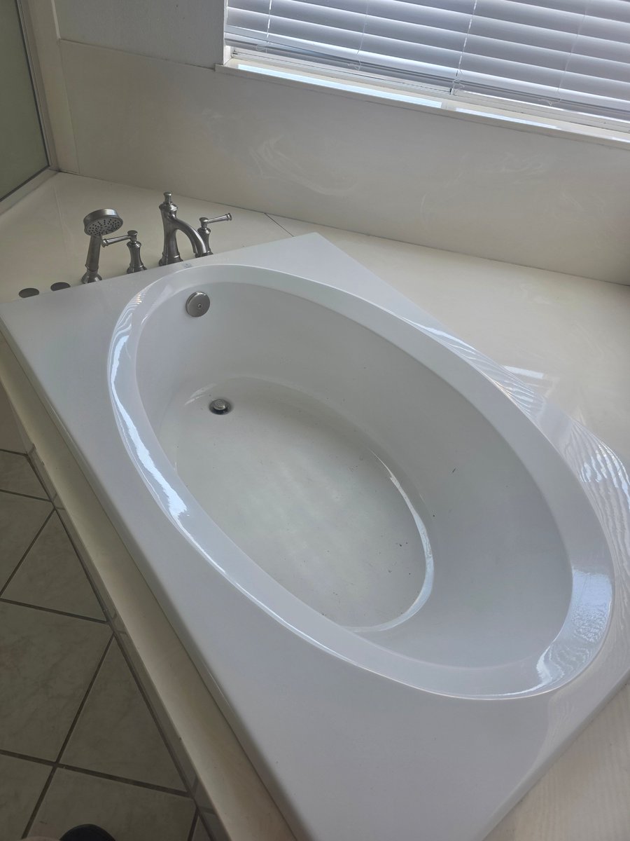jr91668's tweet photo. We upgraded a client's master shower with a sleek new trim using a Price Pfister kit. We also replaced an old jacuzzi tub with a modern soaker tub, complete with a Roman valve sprayer. #BathroomRevamp #HomeImprovement https://t.co/praqTk6qXp