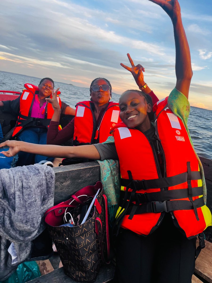 MakerereLaw's tweet image. #ExperientialLearning #takingtheUniversitytothecommunity Our  Year III Clinical Legal Education (CLE) students had a legal awareness session and mobile legal aid clinic in the island community of Katosi, Mukono.