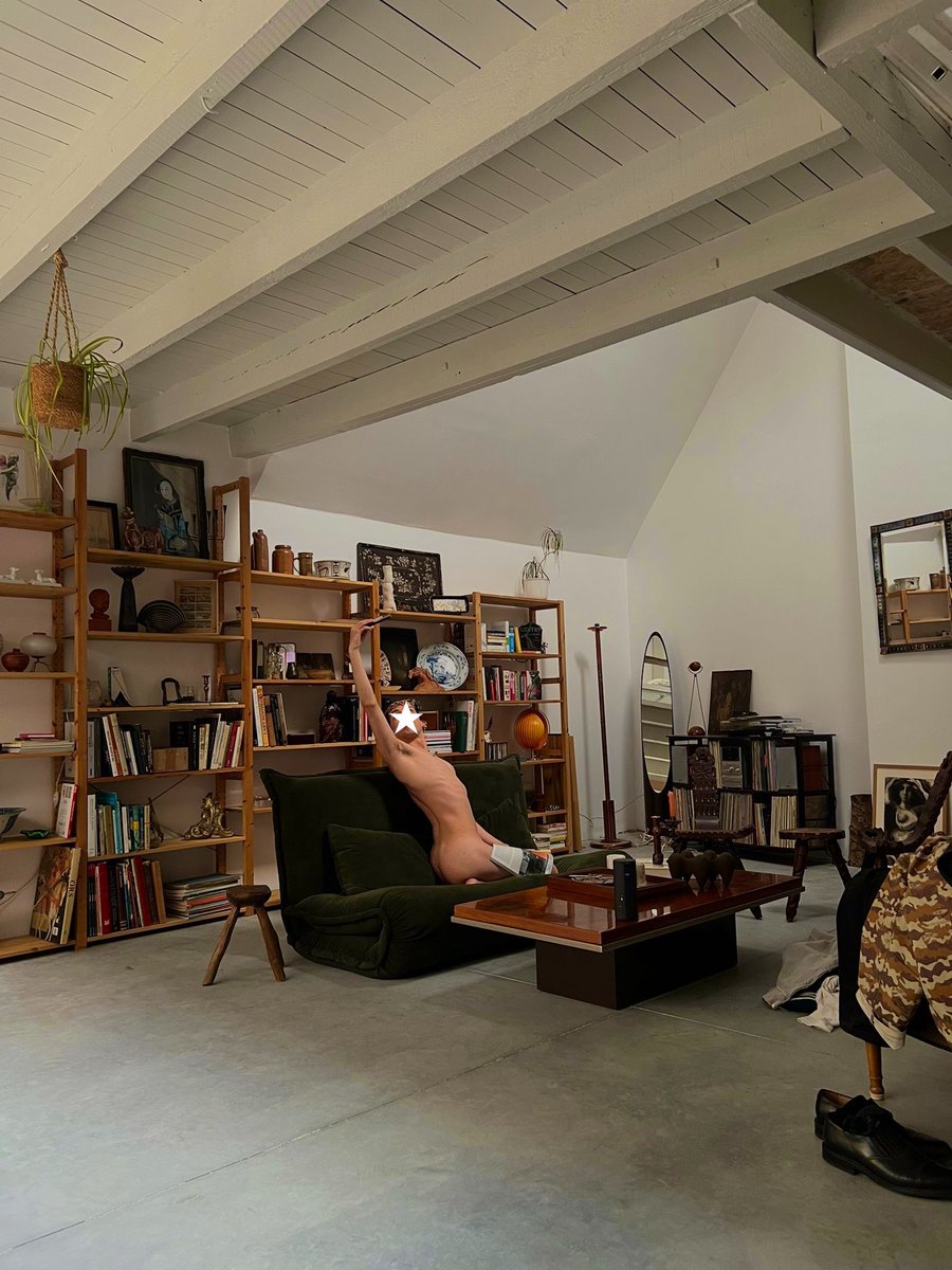 FKOtwigs's tweet photo. my bf designed our house so i can take nudes https://t.co/QLpmrHCSYh