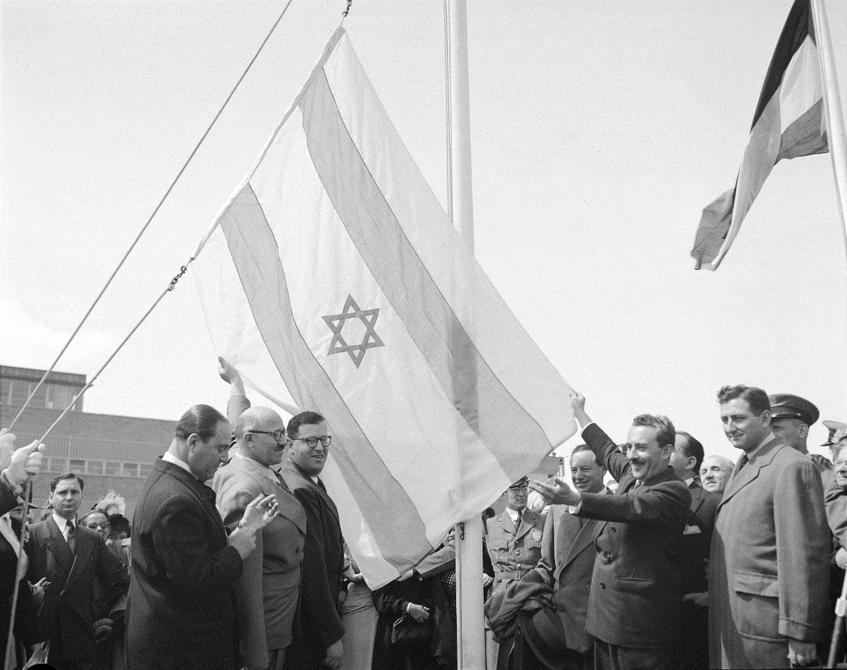 AdlerYonatan's tweet photo. An independent Jewish state under Hasmonean rule lasted for a continuous period of 77 years.

According to 1 Macc 14:44–45, Simon Thassi the Hasmonean was confirmed as the Jews' political, military, and religious leader on the 18th of Elul in 140 BCE.

Pompey the Great put an end to this Jewish independence 77 years later, in 63 BCE.
________________________

This evening, Israel celebrates its 78th anniversary of independence.

Happy Yom Ha‘atzmaut to all who celebrate! 🇮🇱