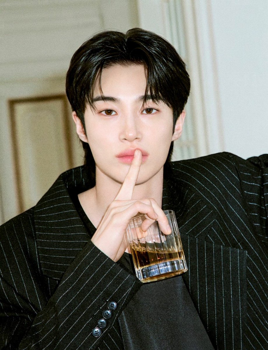 mel 🍂 tweet media