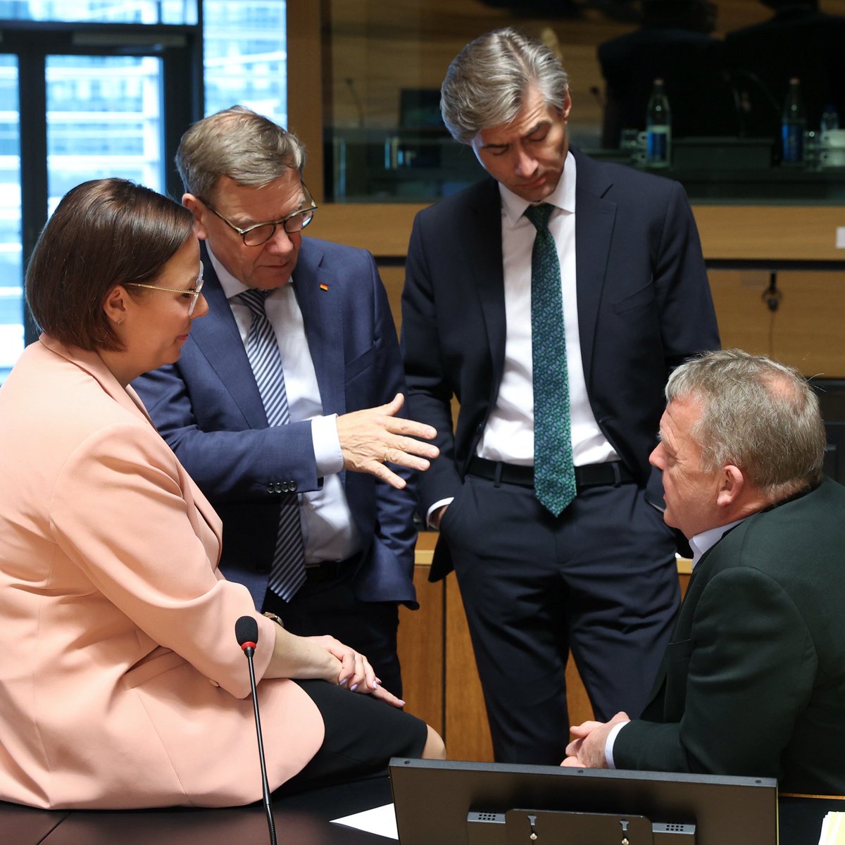 AuswaertigesAmt's tweet image. Die Wahlen in #Ungarn sind ein Aufatmen für ein handlungsfähiges Europa. Wir erwarten, dass Budapest das Ergebnis als Auftrag versteht: Die Menschen wollen ein geeintes Europa und stehen in Solidarität mit der #Ukraine. @AussenMinDE in Luxemburg #FAC 1/4