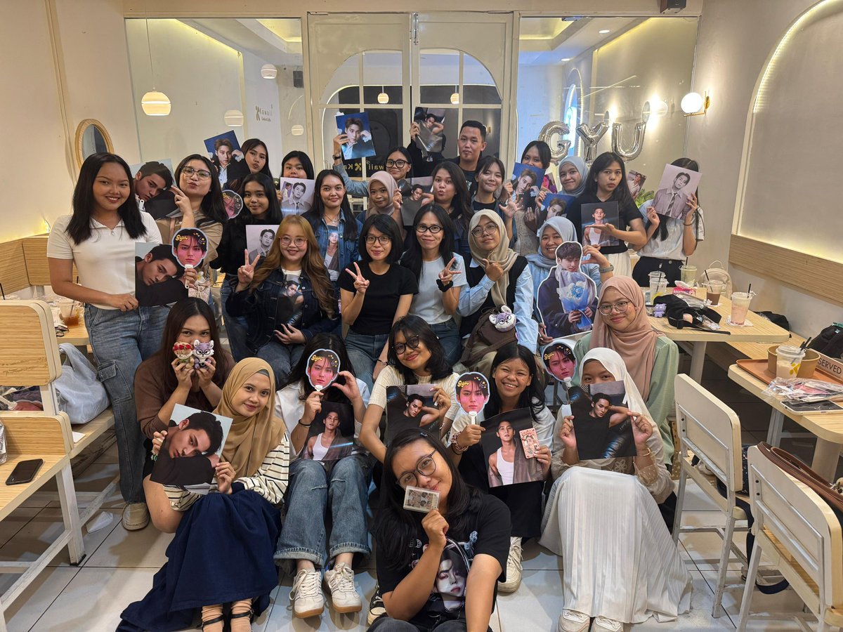 letnanyoon's tweet photo. Mingyu's bdaay event ❤️😘 https://t.co/Stli8Spoa7