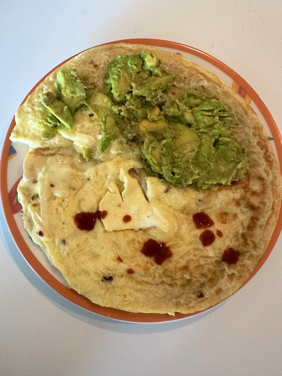 free_style_chef's tweet image. I was getting bored of my regular omelet breakfast. So today I made an egg taco with pepper jack cheese, avocado, and hot sauce. It was delicious. 

#brekkie #tacotime #tacotuesday