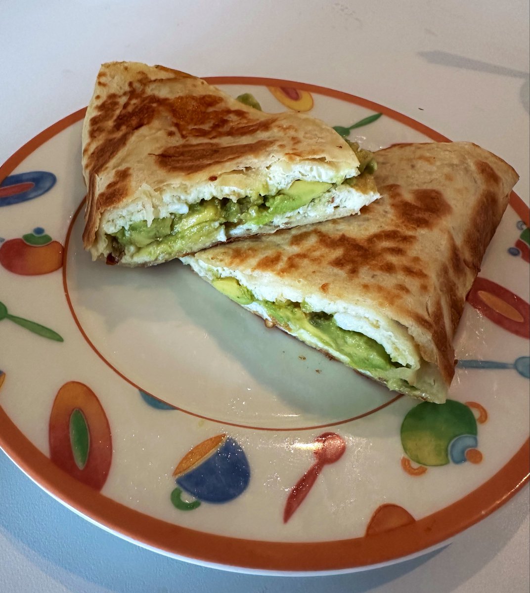 free_style_chef's tweet image. I was getting bored of my regular omelet breakfast. So today I made an egg taco with pepper jack cheese, avocado, and hot sauce. It was delicious. 

#brekkie #tacotime #tacotuesday
