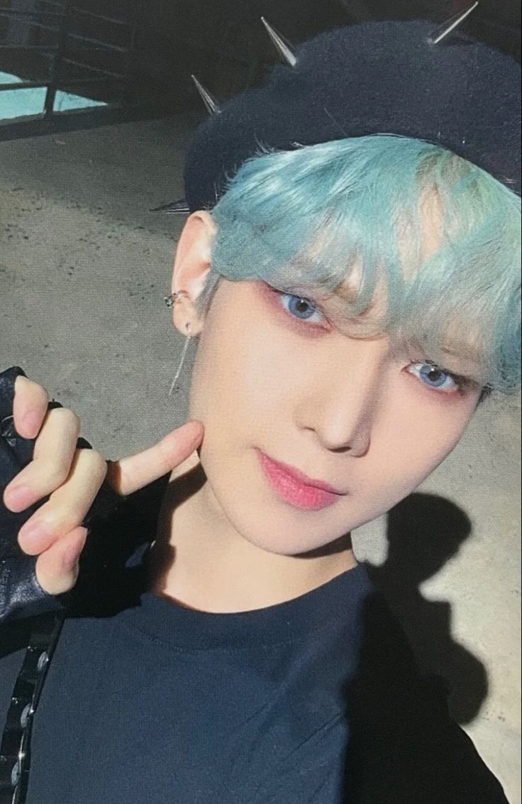 yeosang as doberman👻 tweet media
