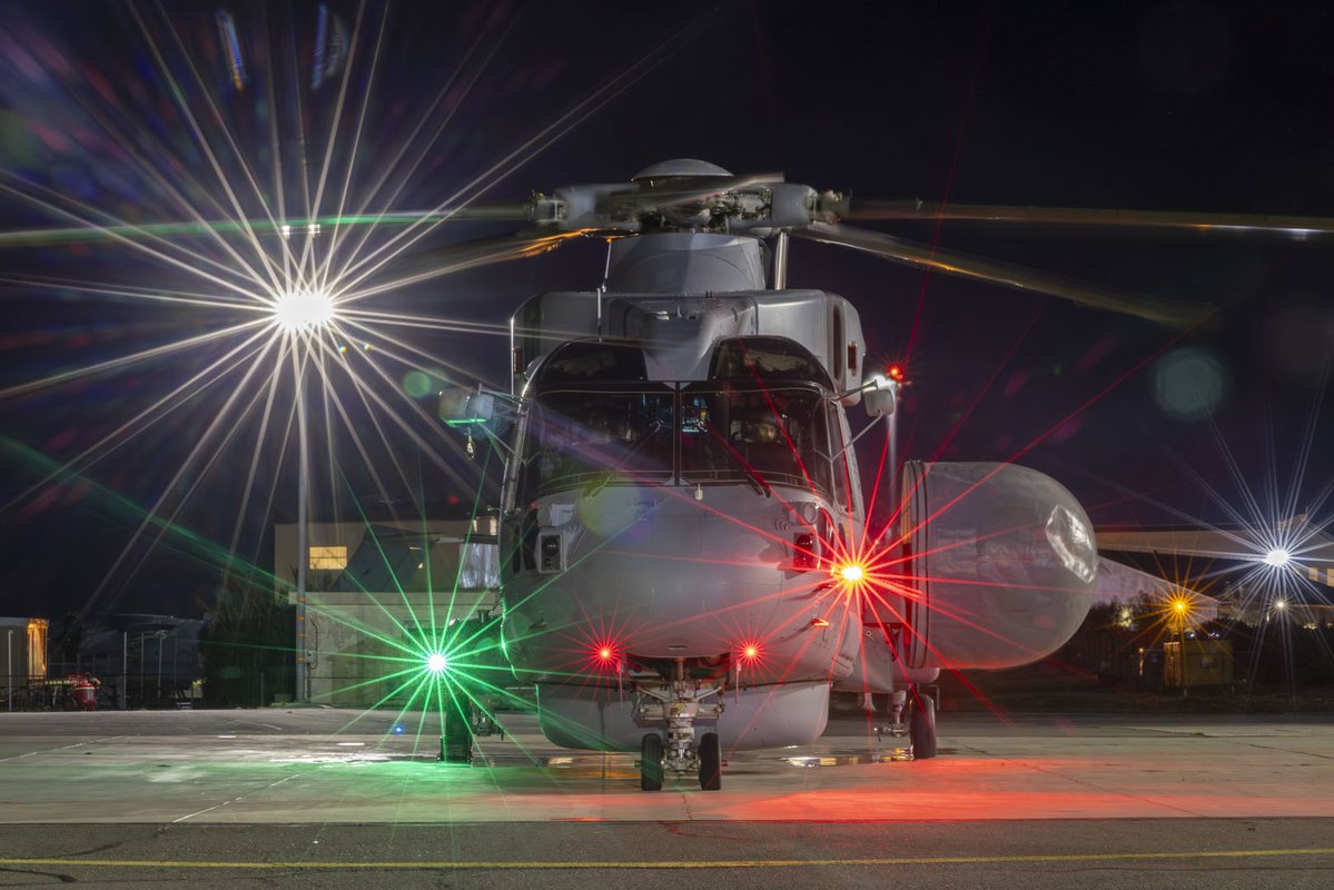 Royal Navy tweet media