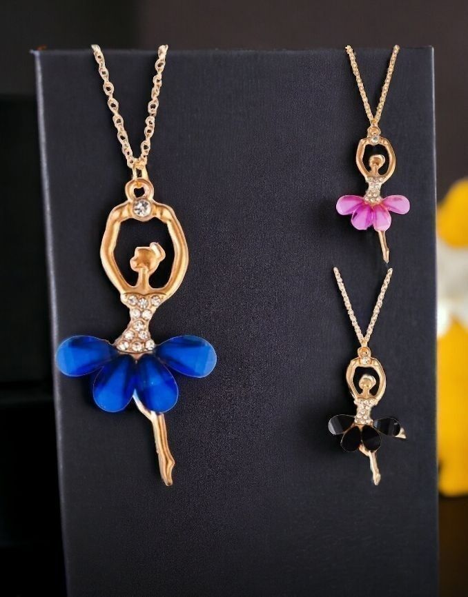 CM_Hearts's tweet image. The pendant features a charming design of a ballerina in a golden hue, with rhinestone accents that add a touch of sparkle to the piece. buff.ly/4fj0mvG #BritHour #ATSocialMedia #UkSocialMedia #UKSOPRO #ATLondonUk #UKhashtags #UKSmallBiz #smallbusiness #UKGiftHour
