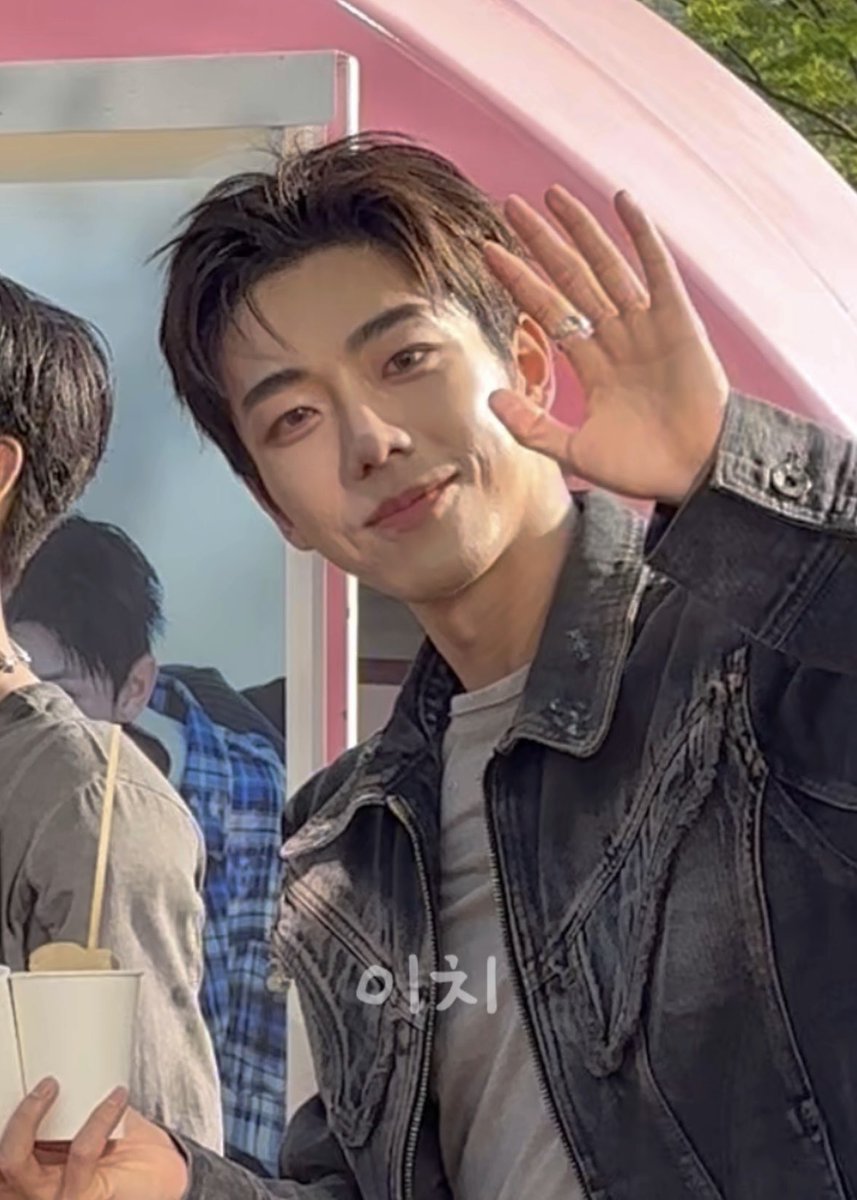 아이돌 안차우윗 너무 좋은거잔아!!🤍