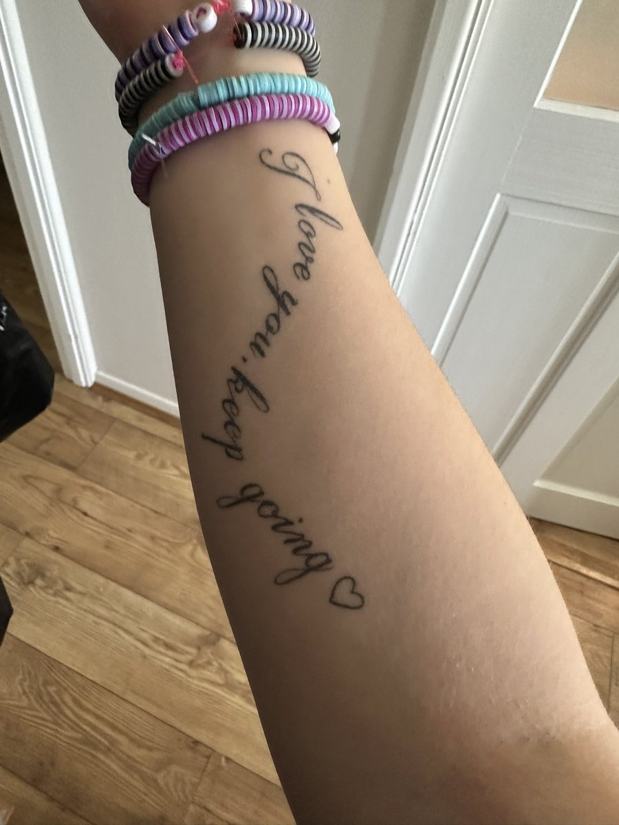 loreesiaaa's tweet photo. @SiasBrokenGlass This is mine!❤️ I love it so much https://t.co/Bj5c8r3OQV