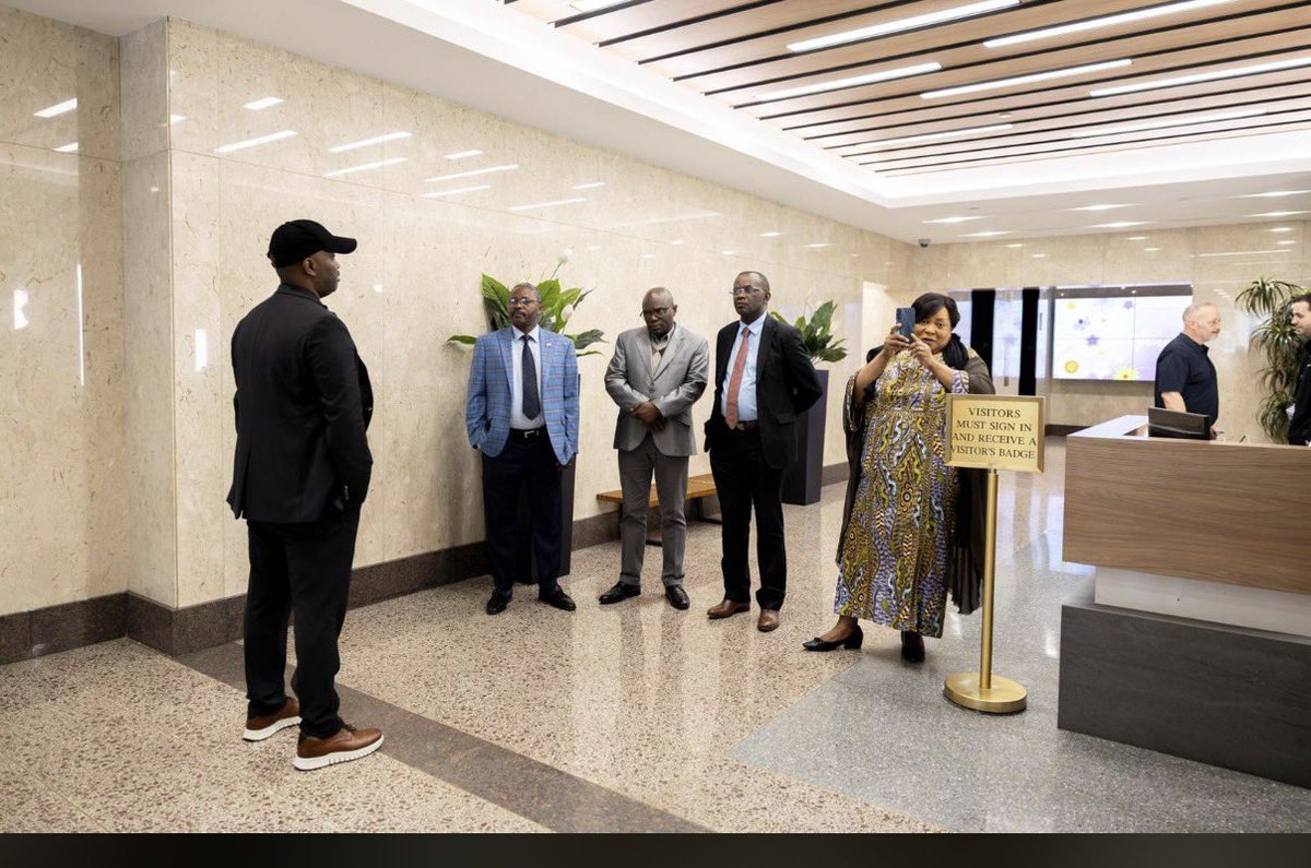 <a href="/theblaze/">TheBlaze</a> Facing your killers in peace is one of the bravest acts a human being can perform. Yet look at their faces — the entire DRC Embassy staff in D.C. couldn’t look <a href="/DougGasore/">Douglas G Kabunda 🇨🇩</a> in the eye.
Over 3,000 Banyamulenge American protesters stood right behind him, demanding:
1.Cessation of