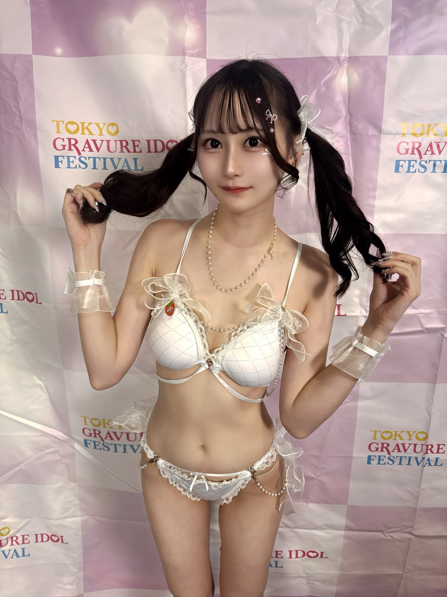 shinsekaguild's tweet image. 春のTOKYO GRAVURE IDOL FESTIVAL ONLINE 2026

新世界ギルドールから
百野綾華 @shinguil_ayaka 
出演いたしました🫧

春のTGIF QUEEN 2026の称号をいただきました!!チェキのご購入や配信のご視聴誠にありがとうございました。

#TGIF #春のTGIF
#春のTGIFONLINE2026