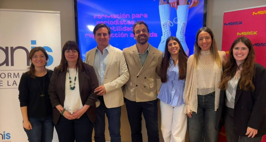 anisalud's tweet photo. 👶1 de cada 5 personas sufre infertilidad en España.

Junto a @merckgroup, impulsamos la jornada “Fertilidad, reproducción asistida y medios” para analizar las causas de la infecundidad estructural y abordar los últimos avances en reproducción asistida.

Con @SOlleros 👥 https://t.co/DZ3PvD4yHL