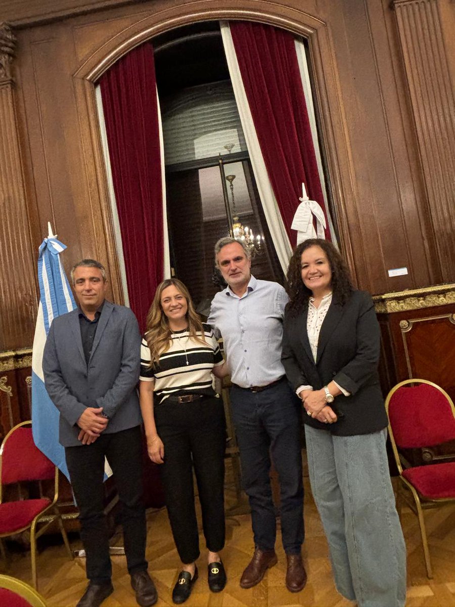 terelunalarioja's tweet photo. La Vicegobernadora @TeresitaMadera junto a autoridades @LegisCABA y @lconectadas avanzando en la consolidación (y federalización) de esta red de comunicación institucional de los poderes legislativos de todo el País entre si y con la ciudadanía. @lconectadas https://t.co/aMHHLVZtEM